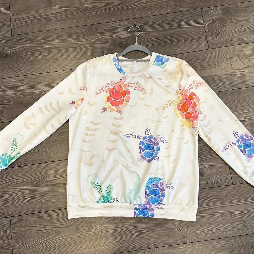 White top with turtles print -Large NWOT - Picture 1 of 9